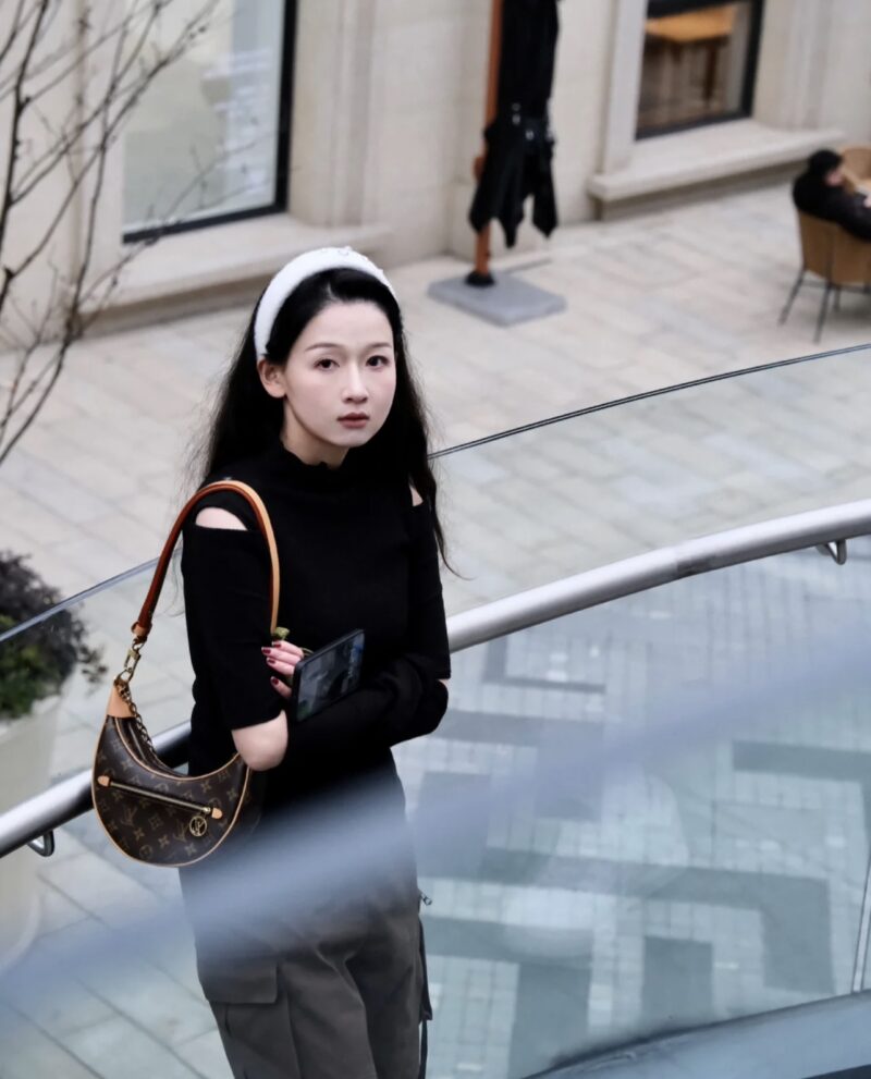 Cool or ladylike
In terms of appearance, there is no need to say much. Such a stylish bag is also making all kinds of celebrities, internet celebrities, and bloggers crazy!