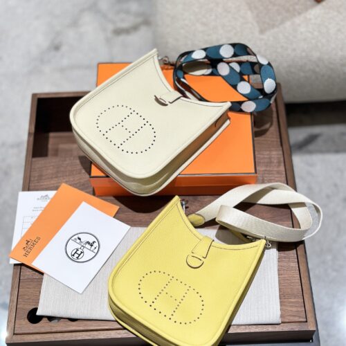 540ec2a97b.jpg P250 Togo Leather Upgraded Edition
Hermes Mini evelyne is worth listing Mini evelyne,
Nata didn't think she was that fond of it at first, but holding it in her hand is so fragrant, it's just a fragrance without adjectives, paired with a Pegasus and m...