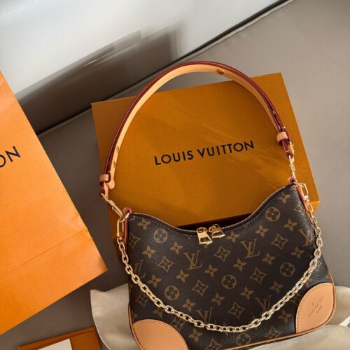 255 boxes
size：29*16cm
L's vintage cow horn bun
Vintage Classic Shoulder Bag
Configure shoulder straps ? chain
Both shoulder and crossbody are unbeatable, beautiful and versatile!