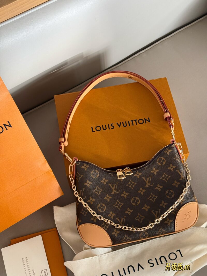 5456c7658b.jpg 255 boxes
size:29*16cm
L's vintage cow horn bun
Vintage Classic Shoulder Bag
Configure shoulder straps ? chain
Both shoulder and crossbody are unbeatable, beautiful and versatile!