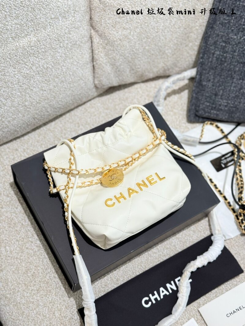 54ec301f08.jpg Chanel Mini Garbage Bag P250 Upgraded Version
Can be carried by hand or slung over
The new season's C position! Get up the little girl who used to have a casual style with 22 bags
Can be carried by hand or slung over, exquisite and cute 18 × 20 box ...