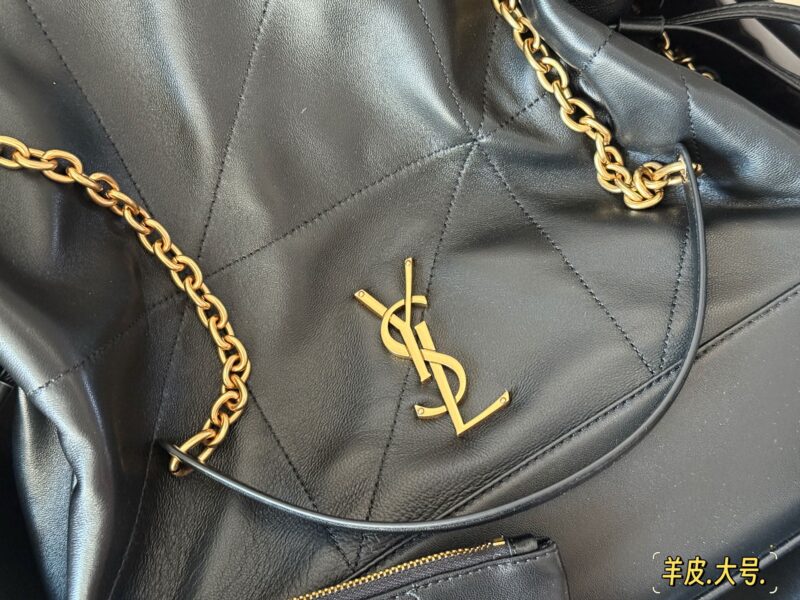 559fe06490.jpg 330 360 Boxless Sheepskin
Size: 27 * 29cm (small size)
35 * 35cm (large size)
YSL Yangshulin Shopping Bag
Too beautiful upper body, Jamie Large Pochon
The new model is so beautiful!
Back and body super fashionable! Can be on one shoulder or both shou...