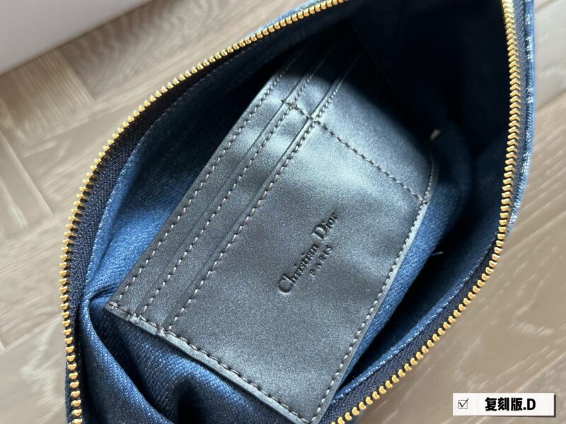 561642b3ff.jpg ¥ 245 replica original fabric
CD lunch box packaging is the king of cost-effectiveness in the CD market
Hobo star Chain Handbag Series
Upgraded lunch box bag, practical design, equipped with adjustable long shoulder straps, greatly enhancing practic...