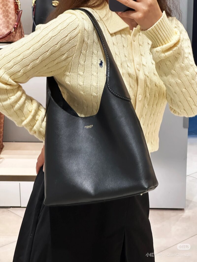 563b14957c.jpg Coach | Easily Grasp the Relaxation of Brooklyn
If you want to have a sense of relaxation
Then you only need one # coachBrooklyn 28
Soft body without losing its three-dimensional feel
Minimalist lines with hot stamping, Coachlogo
The space can accomm...