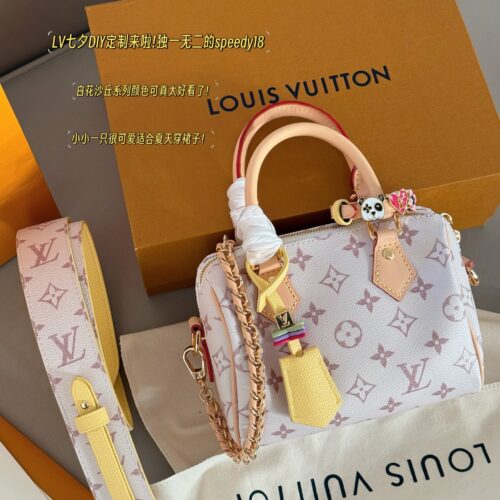 275 boxes
size：18*12cm
L's speed 18 Qixi New Style
A cute little one, suitable for wearing a dress in summer
Match various small accessories into your favorite bag,
Plus the pink and tender sand dune color scheme, who doesn't love it!