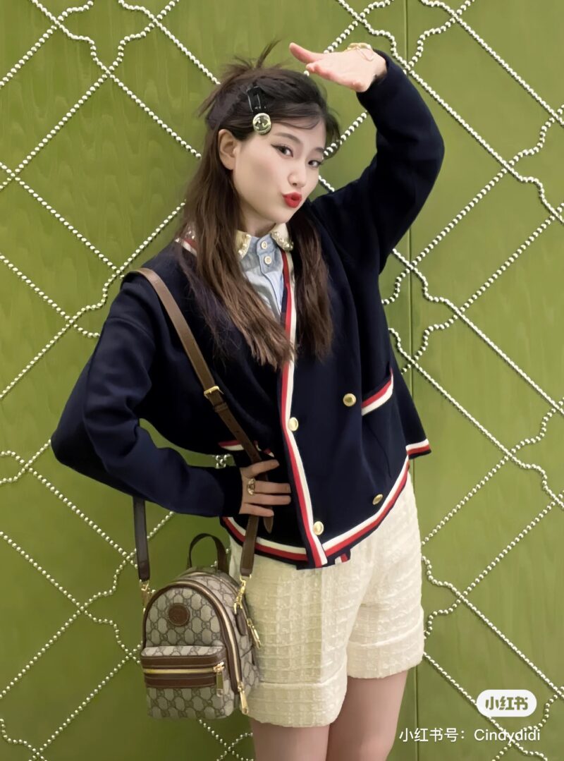 Gucci's new bag
Gucci's new handbag, portable, single shoulder, crossbody, easy to grip both shoulders
QQ is very cute, chubby, and very good at pretending