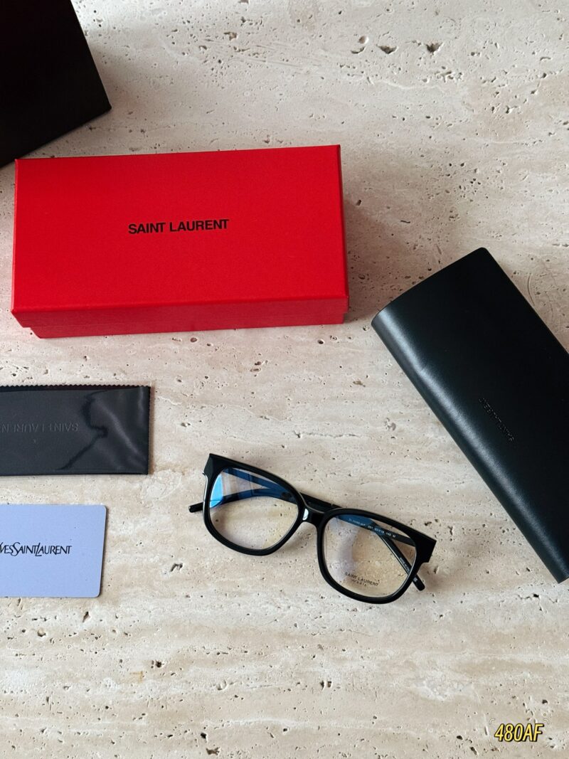 5795d83210.jpg 210 Pack
Naked glasses, I call them the goddesses of bare skin!
Saint Laurent capsule series M480 plain glasses
An essential natural beauty tool, Rose's same style glasses
·Classic YSL brand logo embellishment, overall simple yet recognizable