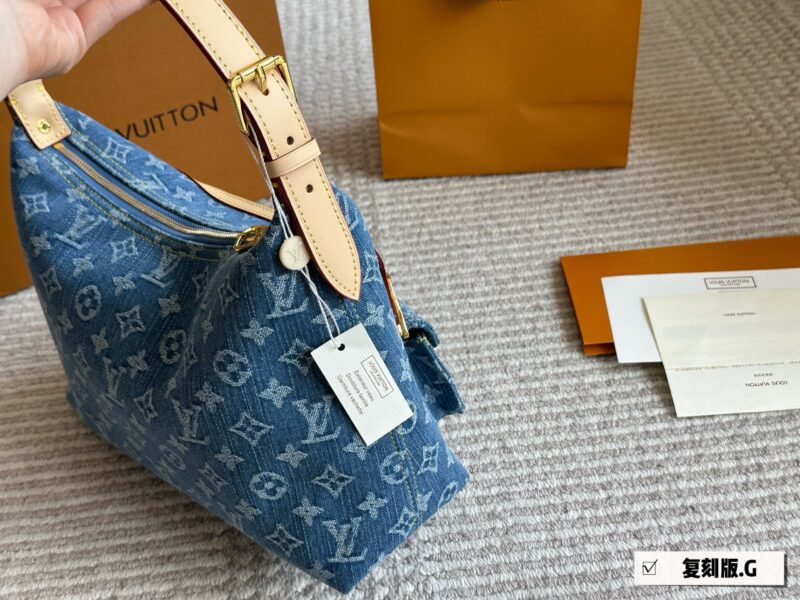 57b456c881.jpg 275 boxes
size:30 22cm
L's jeans are perfect for summer
I really like the tannin series
Sufficient capacity,
Soft and not afraid of pressure,
Color resistant and stylish!
