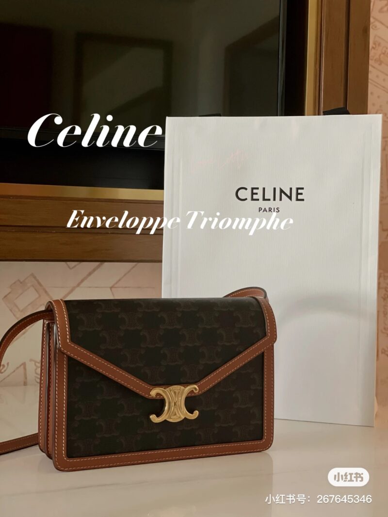 57c0cf2bf6.jpg CELINE aging Arc de Triomphe envelope bag, lightweight chain splicing, compact body more suitable for autumn and winter super practical! To To accommodate larger smartphone models such as Plus, adjustable shoulder strap (50cm) # Celine Woc # Celine ...