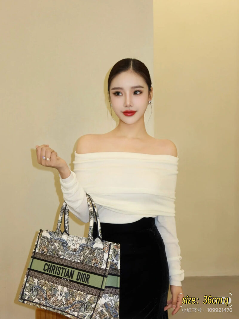 A fresh and high-end booktote