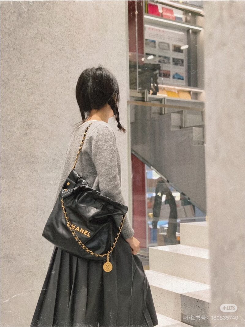 587107e2f6.jpg Chanel garbage bag is one of the must-have items for Grandma Xiang