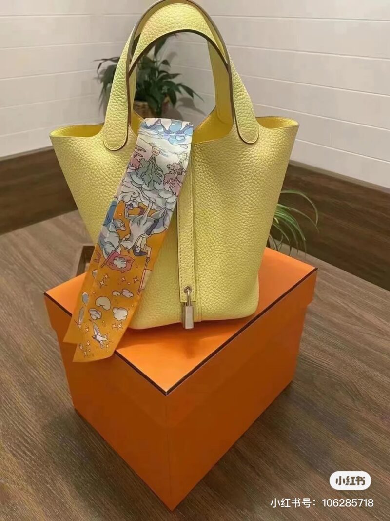 Chicken and yellow vegetable basket bag, soft and cute
This chicken yellow vegetable basket bag is really cute, refreshing, comfortable, and soft. It pairs well with scarves and small accessories to reduce aging and make it cute to carry.
It feels so...