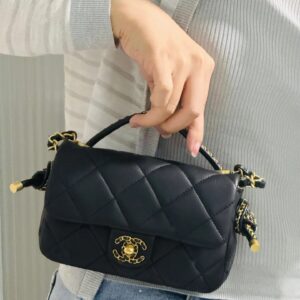 Chanel 22mini Chicken Yellow
Chanel 22mini Chicken Yellow
Chanel garbage bag
Another popular color of this season,
Simple and comfortable colors
The small and cute lucky bag, combined with the color of chicken yellow, is particularly prominent