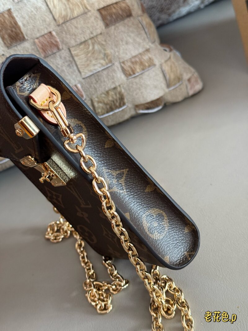 591f72b44f.jpg 215 boxes
size:10.5*17cm
L's beautiful phone bag
This new Metis phone case!!
The price is very beautiful!!
You can put down Plus!