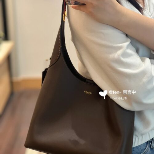 Coach | Easily Grasp the Relaxation of Brooklyn
If you want to have a sense of relaxation
Then you only need one # coachBrooklyn 28
Soft body without losing its three-dimensional feel
Minimalist lines with hot stamping, Coachlogo
The space can accomm...
