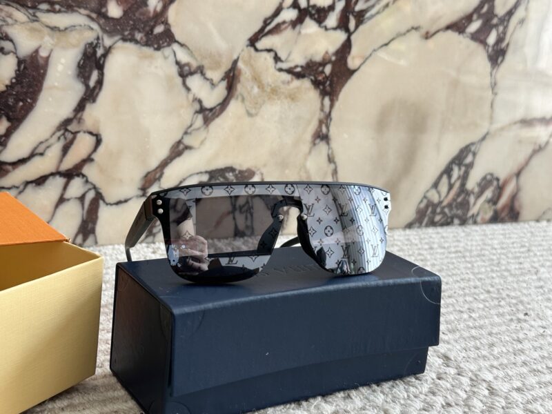 210 sets of complete packaging
Ancestral Master's Same Style L Home Logo Full Print
No one loves sunglasses or sunglasses
Ultra light, ultra light, ultra light
Extremely beautiful, extremely beautiful, extremely beautiful
It's really great to say imp...