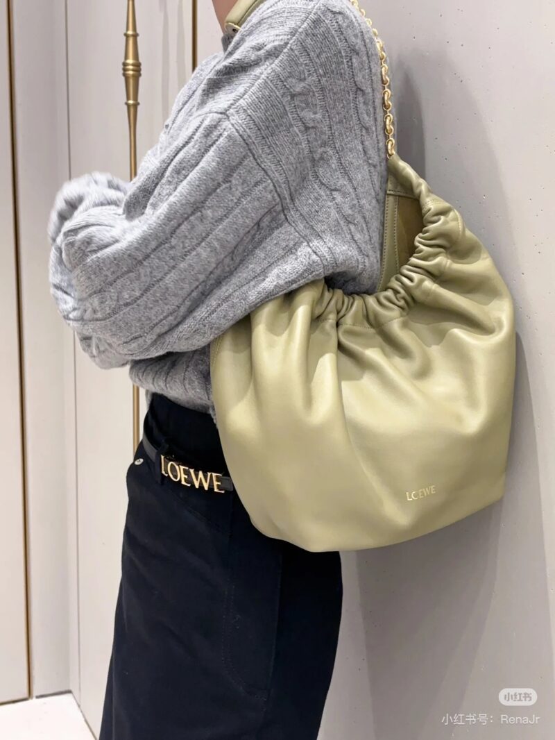 Each person has a donut chain bag
All the stars are carrying it on their backs
doughnut. Chain Bag
Folding Hobo style
Lazy and gentle feminine charm
The joy of doing small things and big things