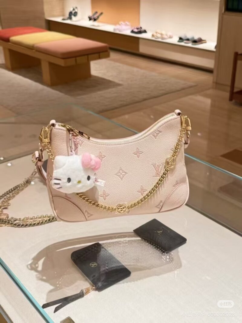 5b154b5fdd.jpg Cow horns and totes are really hard to choose!