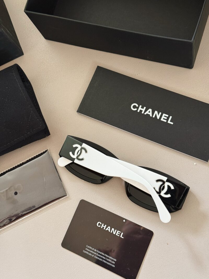 5b2c3498e5.jpg 205 with complete packaging
I will really regret not getting these sunglasses this summer!
The god of fashion!
Chanel's panda sunglasses are super stylish on both the front and sides!