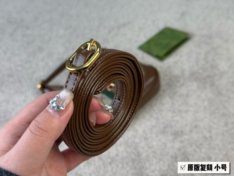 GG new 1961 armpit bag looks better the more you look at it
Size: 19 * 13 (small)
That's really amazing!
Both big and small phones
Can be worn under the armpit or slung diagonally
Don't say much, it depends on the quality!
???? Cowhide quality