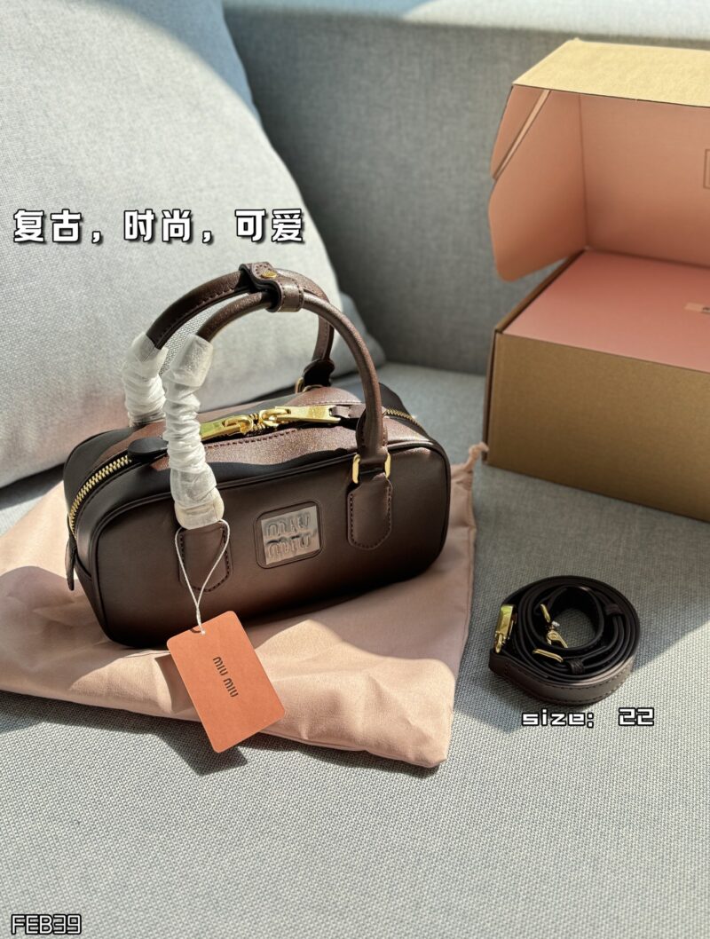 Color card ??
MIU MIU Arcadie Series Bowling Bag Shoulder Cross Shoulder Handbag