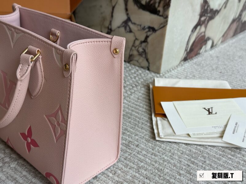 260 fold
Size: 25 * 20cm (small)
Excellent quality, understand the goods ??
The entire bag is made of cowhide quality
It's really too advanced!
Ice cream color/This color is so stunning!
Search Lv on the go shopping bag