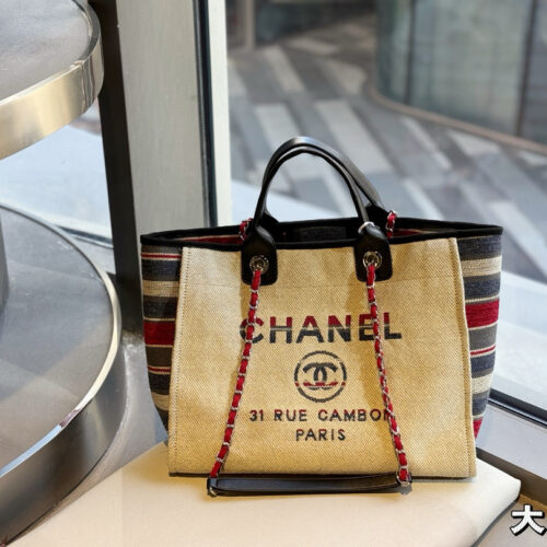280 280 without box
Size: 38 * 30cm (large)
33 * 25cm (small)
Xiaoxiangjia Cowboy Beach Bag ?
Arrange it! Arrange it!
This beach bag released this year is so beautiful!
More advanced