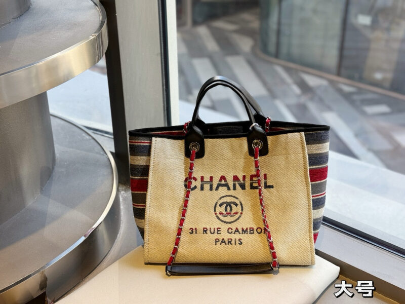 280 280 without box
Size: 38 * 30cm (large)
33 * 25cm (small)
Xiaoxiangjia Cowboy Beach Bag ?
Arrange it! Arrange it!
This beach bag released this year is so beautiful!
More advanced