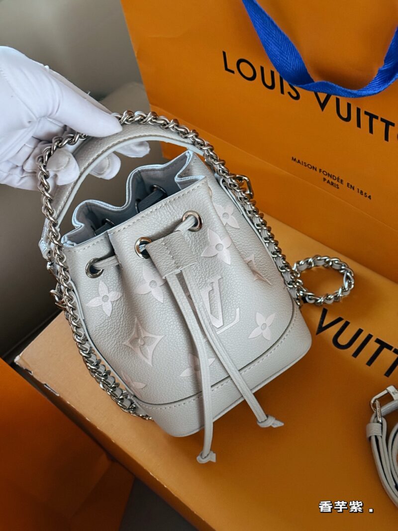 5c0ea0c059.jpg 210 box
size:13*16cm
Treat all kinds of illnesses|
L home nanonoe gray purple super beautiful
Beautiful mood haha
A small bag with full emotional value