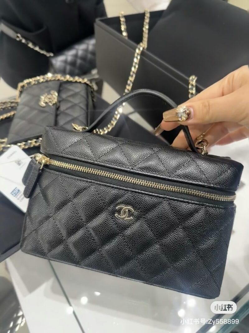 5c16f95c2d.jpg Chanel LP Makeup Bag Bento Bag