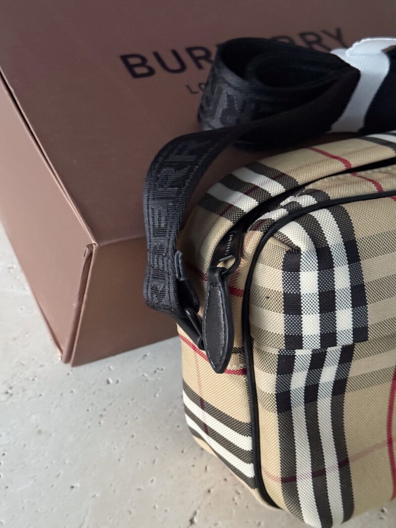 205 box
size：22*15cm
Bur's new camera bag
Latest Fabric Pattern!
Daily trendy clothing,
Fashionable outfit, no problem at all!
Both men and women can take responsibility for their appearance!