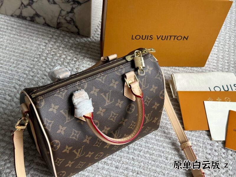 5c72b82d11.jpg Baiyun edition 399 with box
size:25cm
L Home SPEEDY25
Original single pillow bag
Taiwan imports color changing leather
Bronze Hardware (Folding)
Search for Lv pillow bag