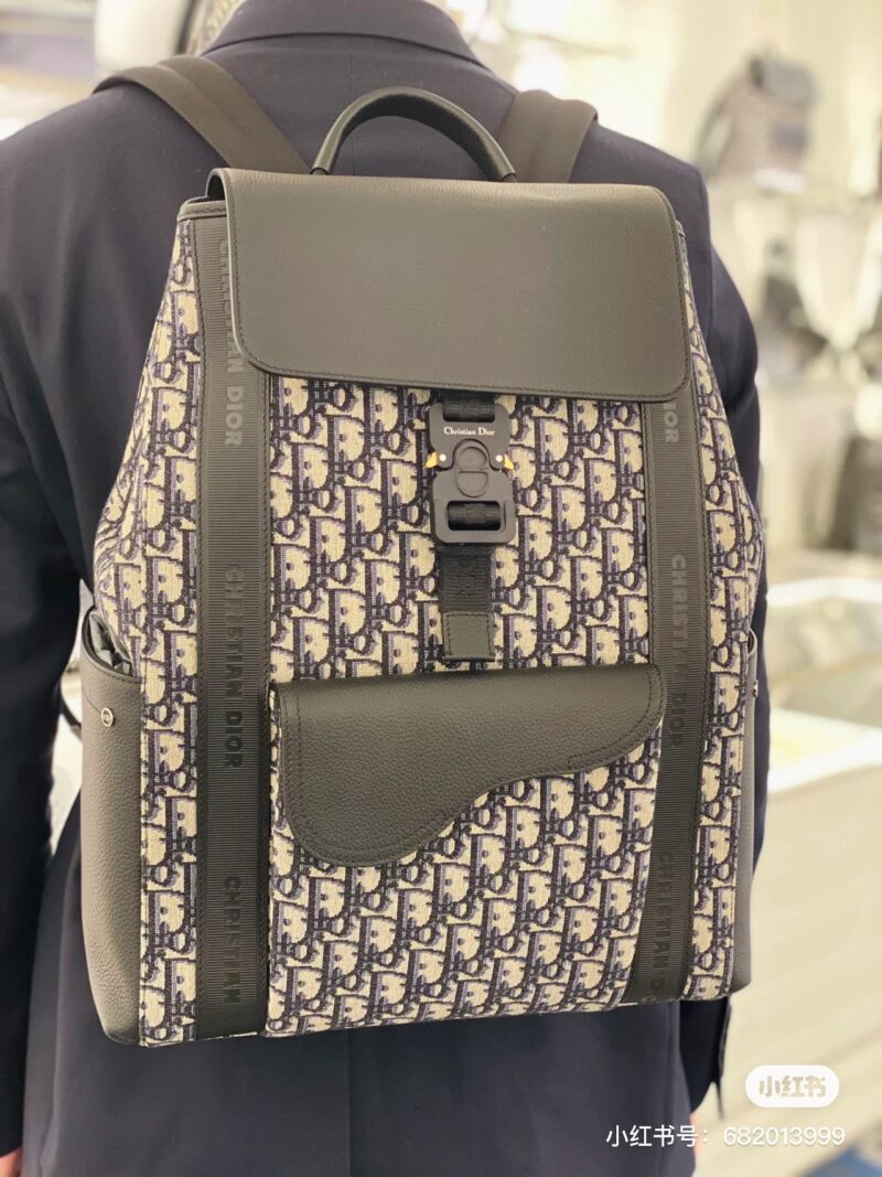 Dior's shoulders