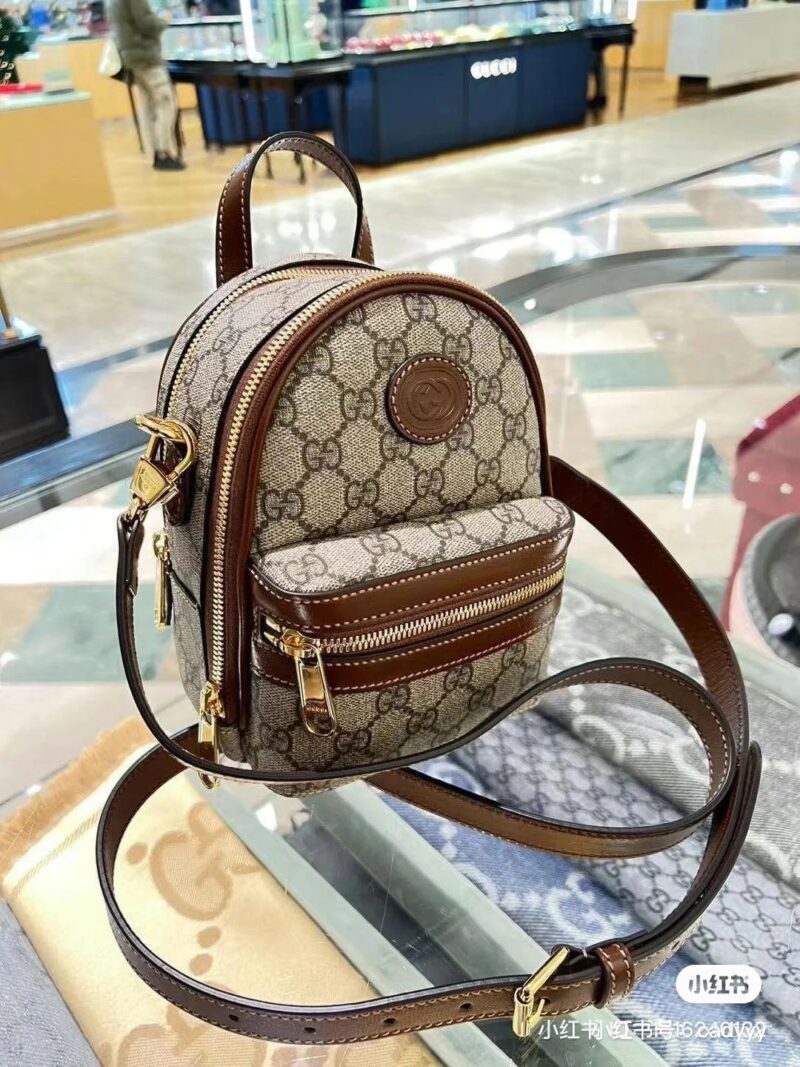 Gucci's new bag
Gucci's new handbag, portable, single shoulder, crossbody, easy to grip both shoulders
QQ is very cute, chubby, and very good at pretending