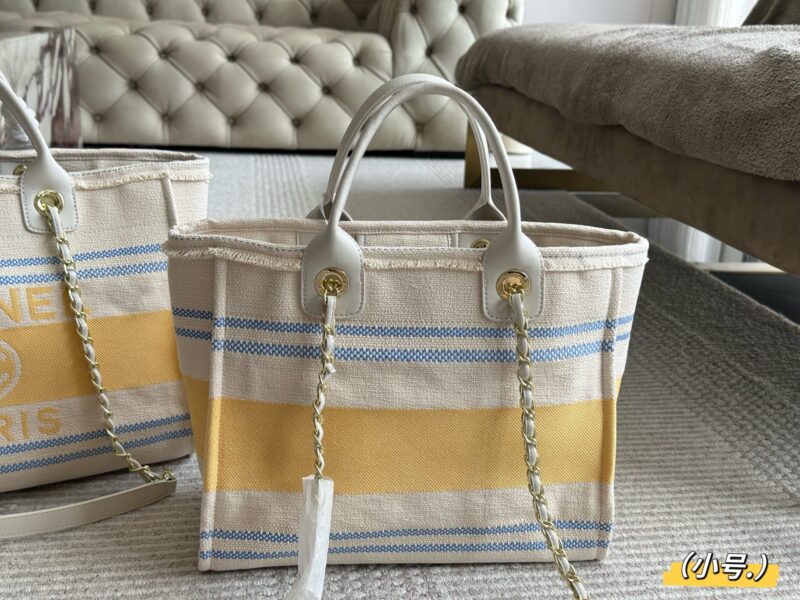 5ced04a69e.jpg 355 (same price for size)
Size: 38 * 30cm (large)
33 * 25cm (small)
Xiaoxiangjia 25C Early Spring Vacation Series
Marseille and the Sea
Arrange it! Arrange it!
This beach bag released this year is so beautiful!
People are already eagerly anticipating it!