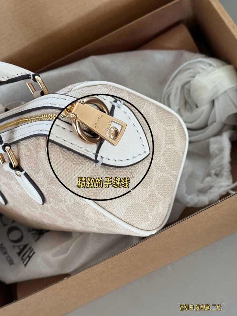 210 (full package) replica version
size：18*12cm
C Home 24ss Pillow Bag/New Product Upgraded Again
Super cute mini Boston
Classic small size
Small body, large capacity!
Channel goods are very rare!
Search Coach Pillow Bag