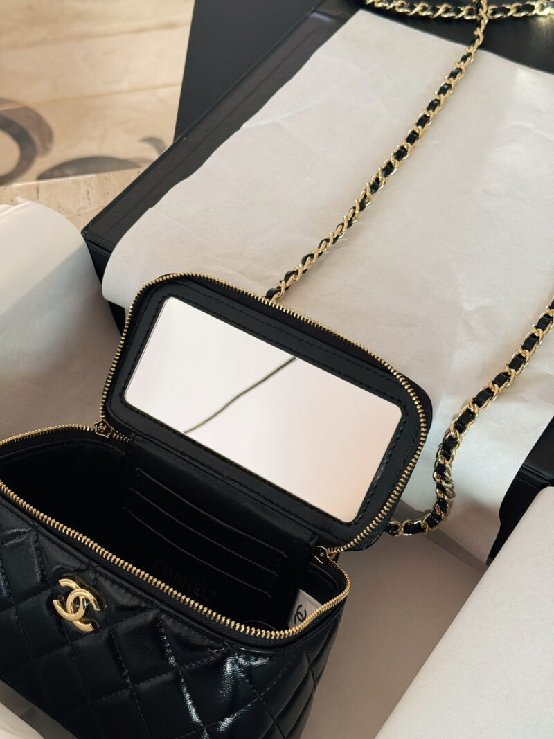 Box pairing
size：18*10cm
Chanel Xiaoxiang Home Withdrawal Box Bag
The long box with black gold Fried Dough Twists handle can be cool and cute
Various stubborn shapes
Truly fragrant