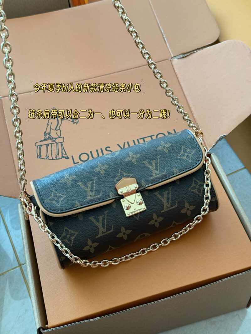 220 boxes
size：20*11cm
L Home CAMILLE Handbag
Wearing a small dress in summer should be absolutely stunning!
Exquisite and compact, it can still be installed!
There are three more ways to memorize! This should be the next stock shortage king