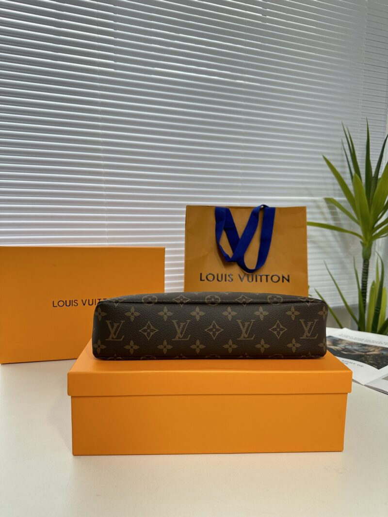 5e4d1a5218.jpg Exclusive real-life shot of M82543 vintage Pochette Voyage Souple handbag with gift box. Made of soft Monogram Eclipse coated canvas, the classic Pochette Voyage handbag lines are outlined with rounded strokes, providing a comfortable and portable ex...