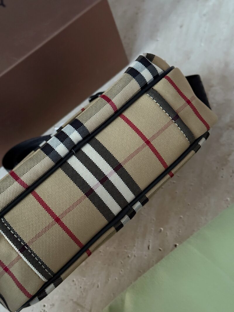 5e6bb063c0.jpg 205 box
size:22*15cm
Bur's new camera bag
Latest Fabric Pattern!
Daily trendy clothing,
Fashionable outfit, no problem at all!
Both men and women can take responsibility for their appearance!
