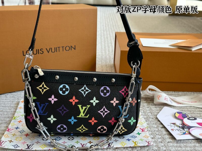5e7af58a92.jpg 260 box original single version
size:22*12cm
L Home Mahjong Bun! Replica
?? Short shoulder straps! chain ??
Everything is available!!
Summer mahjong bag is more suitable, really fragrant armpit bag