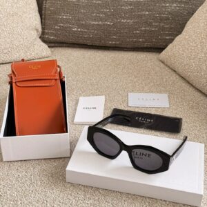 #CELINE Sunglasses ? p210
Hexagons and kitten eyes make you a bold and attractive CELINE girl
Rare Silver Arc de Triomphe Design # Celine # Celine # No Going Out Without Sunglasses # Sunglasses Recommendation # Sunglasses # Celine Sunglasses # Celi...