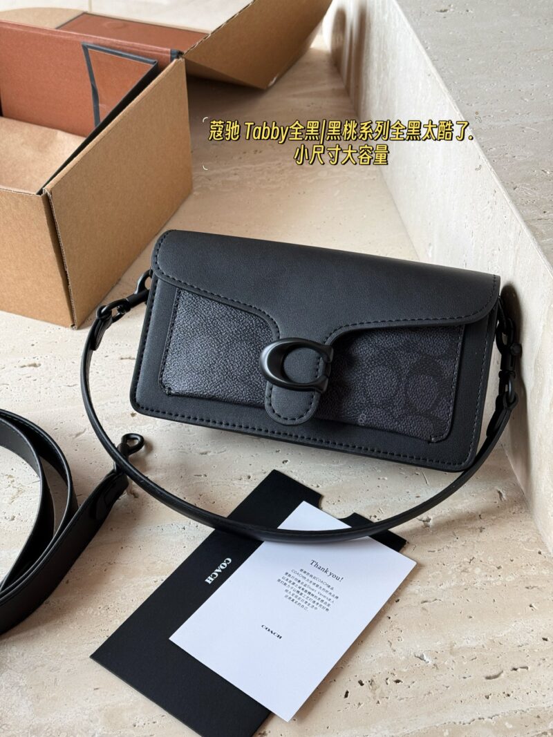 5f0505ee30.jpg 250 boxes
size:20*11cm
C Home | Tabby20 Exquisite and Compact
Handheld crossbody can be freely matched and versatile!
Today's Spades Series Tabby20~