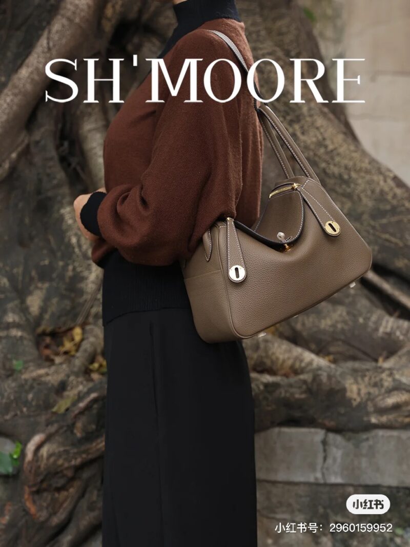 Commuting Treasure Bag - Head Layer TOGO Leather 26 Lindy Bag
If it is necessary to have a commuting bag
I would choose the 26 Lindy bag
Large capacity bag body
Soft and sticky top layer cowhide exudes a sense of luxury
Single shoulder back is partic...