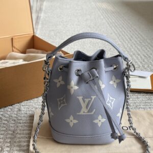 225 boxes
Upgraded version
size：13*16cm
LV new nano purple small water bucket
The upper body size is just right!
Finally arrived at my favorite color!