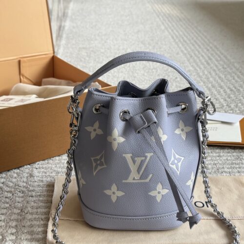 225 boxes
Upgraded version
size：13*16cm
LV new nano purple small water bucket
The upper body size is just right!
Finally arrived at my favorite color!