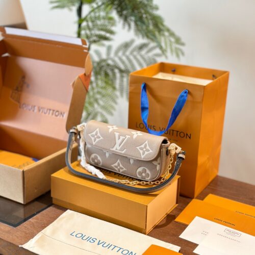First layer cowhide original single p310
Cute bag shape yet full of elegant temperament folding box! Size 22.11
Lv Ivy Mahjong Bun
Cute bag shape yet full of elegant temperament combined with exquisite and fashionable chain underarm back
A crossbody ...
