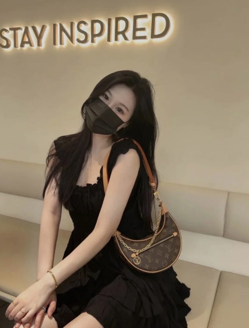 Cool or ladylike
In terms of appearance, there is no need to say much. Such a stylish bag is also making all kinds of celebrities, internet celebrities, and bloggers crazy!
