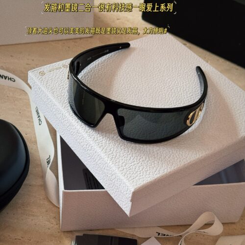 215 boxes
Dior often uses sunglasses and headbands, which are too beautiful
Buy it! Buy it! Buy it!
Sunglasses and headband dual-use 2-in-1!
Headband+sunglasses=fully open aura!