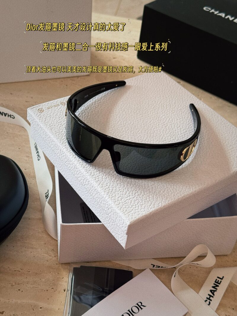 5fa0fd8051.jpg 215 boxes
Dior often uses sunglasses and headbands, which are too beautiful
Buy it! Buy it! Buy it!
Sunglasses and headband dual-use 2-in-1!
Headband+sunglasses=fully open aura!